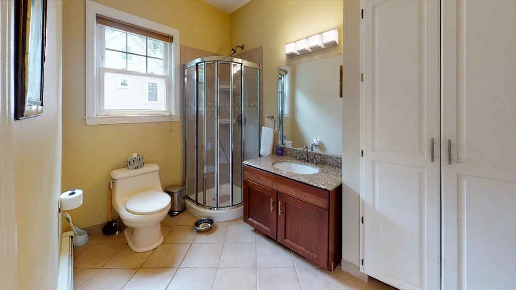 5 bed, 2 bath apartment for rent at 20 Oakland St Unit 20, Newton — photo 16 of 23