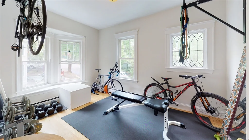 5 bed, 2 bath apartment for rent at 20 Oakland St Unit 20, Newton — photo 13 of 23