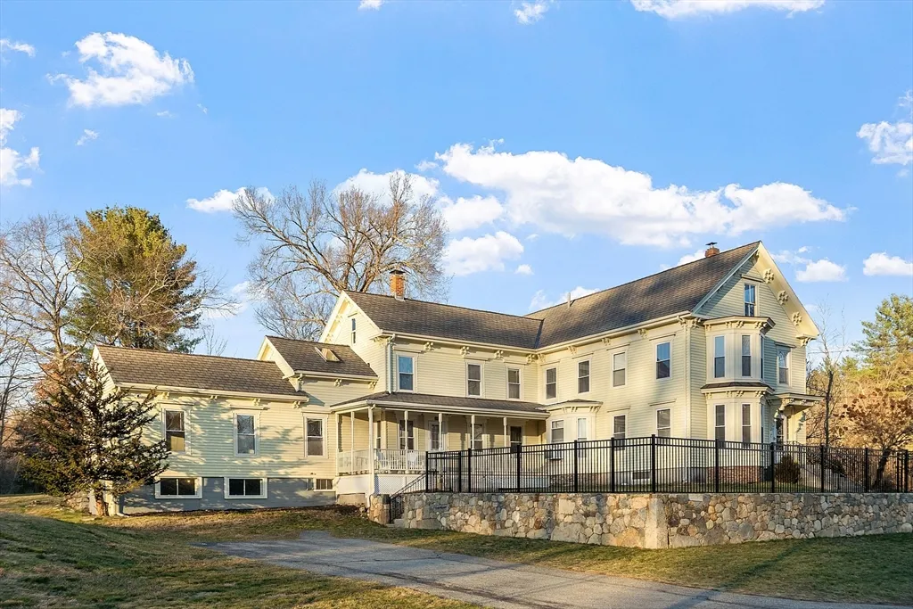 2 bed, 2 bath apartment for rent at 20 Old Lowell Rd Unit 0, Westford — photo 1 of 28