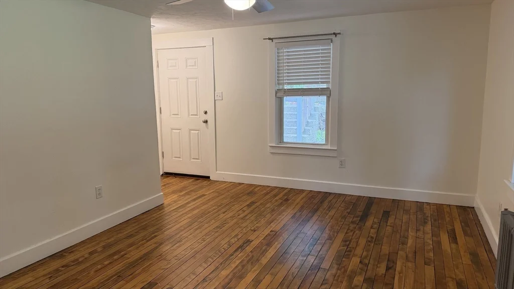 3 bed, 1 bath apartment for rent at 20 Old Providence Unit 1, Sutton — photo 12 of 22