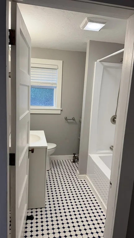 3 bed, 1 bath apartment for rent at 20 Old Providence Unit 1, Sutton — photo 20 of 22