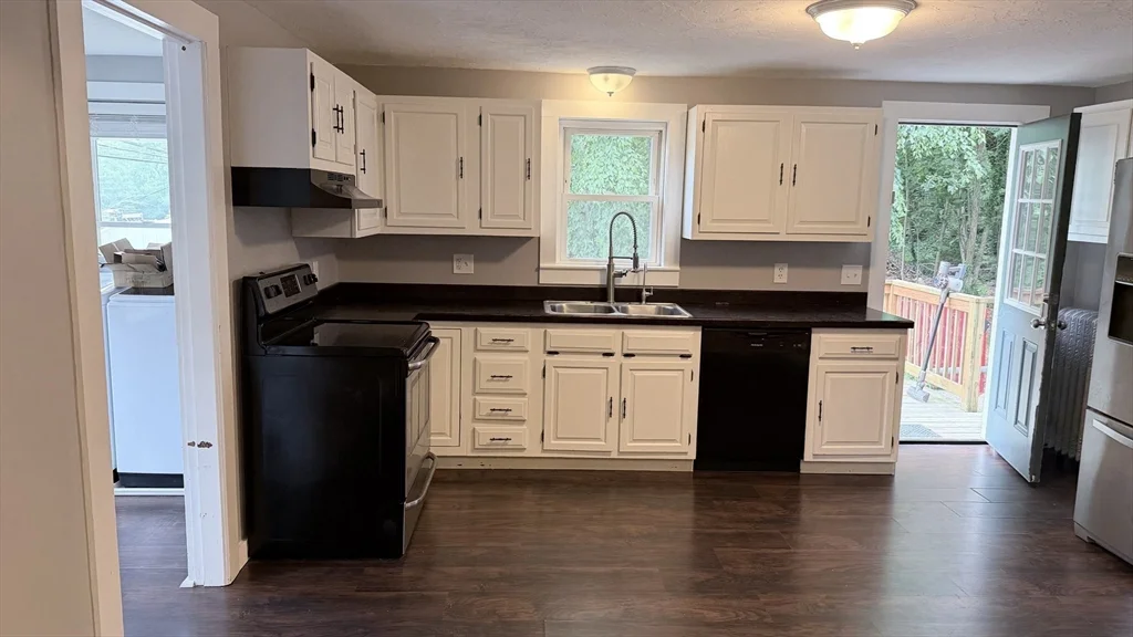 3 bed, 1 bath apartment for rent at 20 Old Providence Unit 1, Sutton — photo 3 of 22