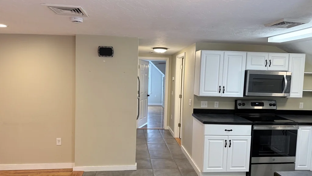 2 bed, 1 bath apartment for rent at 20 Old Providence Unit 2, Sutton — photo 5 of 17