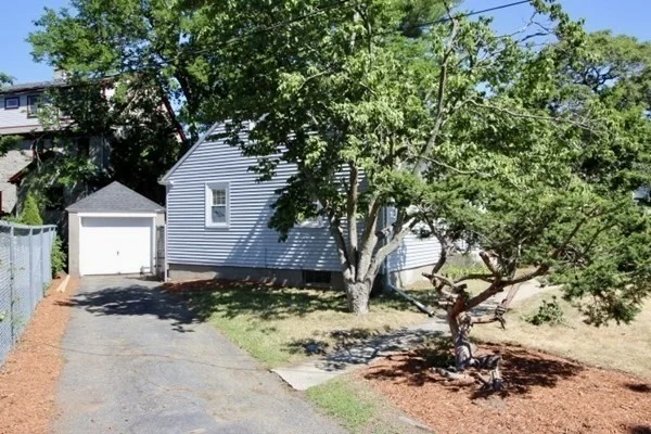 2 bed, 1 bath apartment for rent at 20 Orlando Ave, Arlington — photo 3 of 22