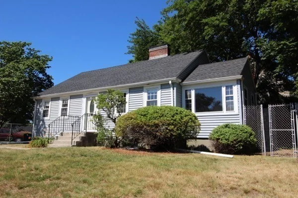 2 bed, 1 bath apartment for rent at 20 Orlando Ave, Arlington