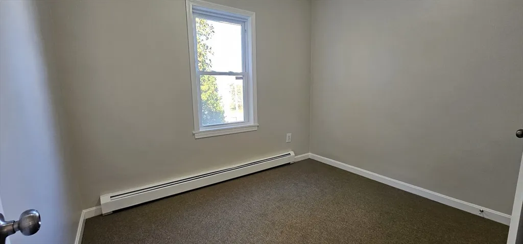 3 bed, 1 bath apartment for rent at 20 Park Ave Unit 1, Webster — photo 11 of 20
