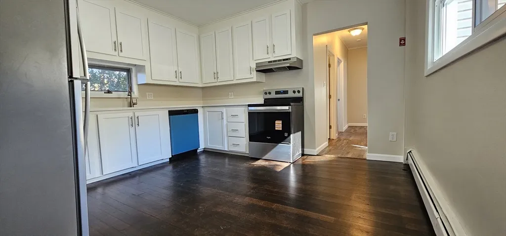 3 bed, 1 bath apartment for rent at 20 Park Ave Unit 1, Webster — photo 3 of 20