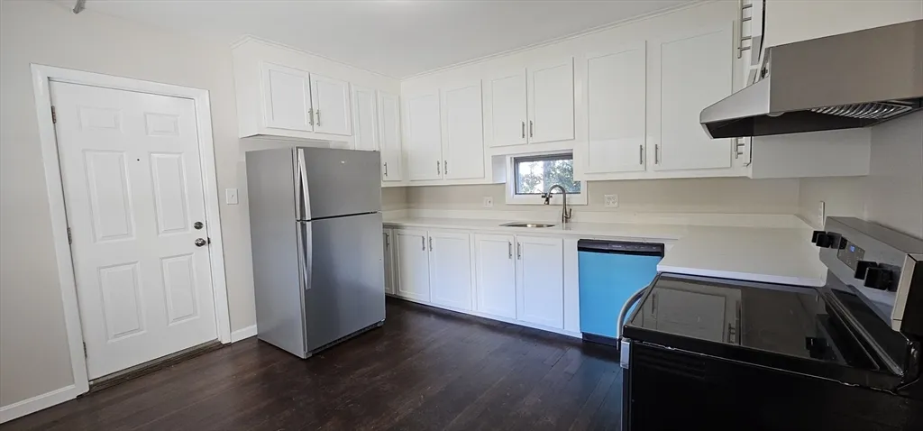 3 bed, 1 bath apartment for rent at 20 Park Ave Unit 1, Webster — photo 2 of 20
