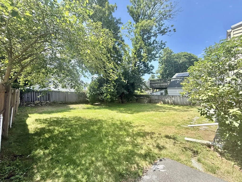 3 bed, 1 bath apartment for rent at 20 Park Rd Unit 2, Brockton — photo 3 of 26
