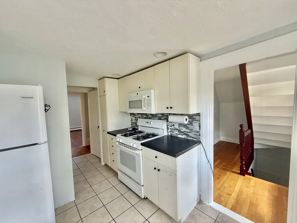 3 bed, 1 bath apartment for rent at 20 Park Rd Unit 2, Brockton — photo 14 of 26