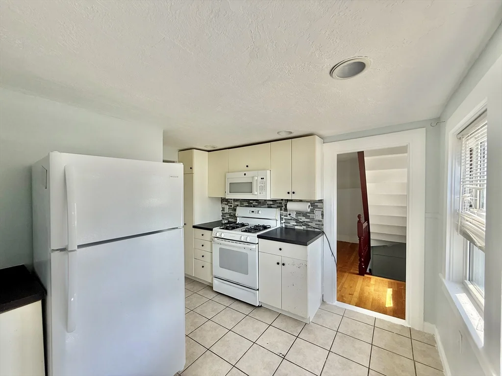 3 bed, 1 bath apartment for rent at 20 Park Rd Unit 2, Brockton — photo 13 of 26