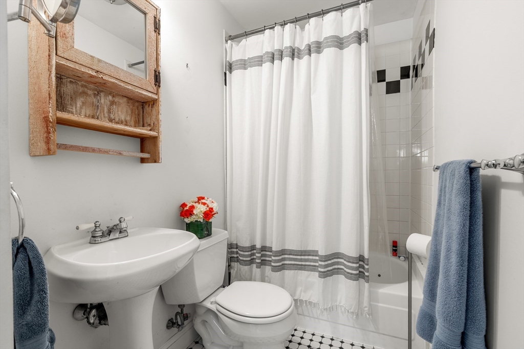 2 bed, 1 bath apartment for rent at 20 Park St Unit 2, Charlestown — photo 7 of 8