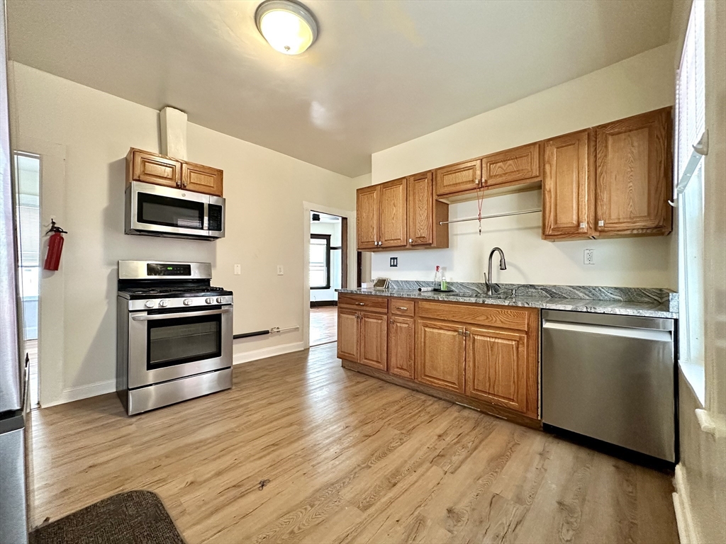 3 bed, 1 bath apartment for rent at 20 Peverell Unit 2, Dorchester — photo 6 of 17