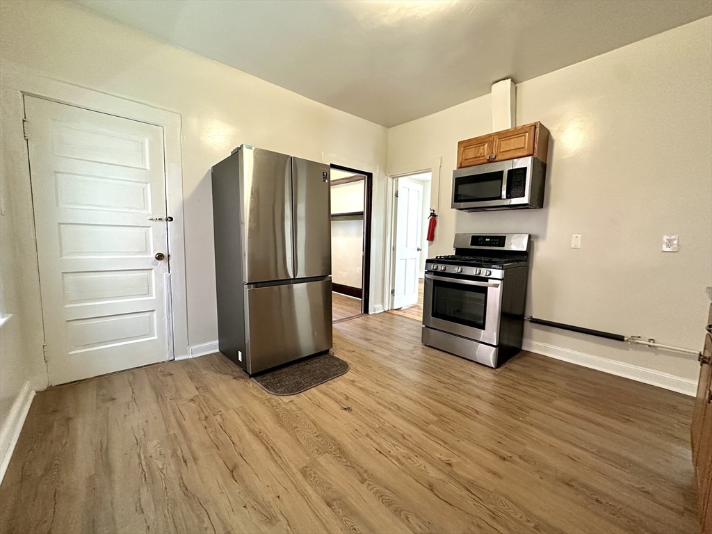3 bed, 1 bath apartment for rent at 20 Peverell Unit 2, Dorchester — photo 5 of 17