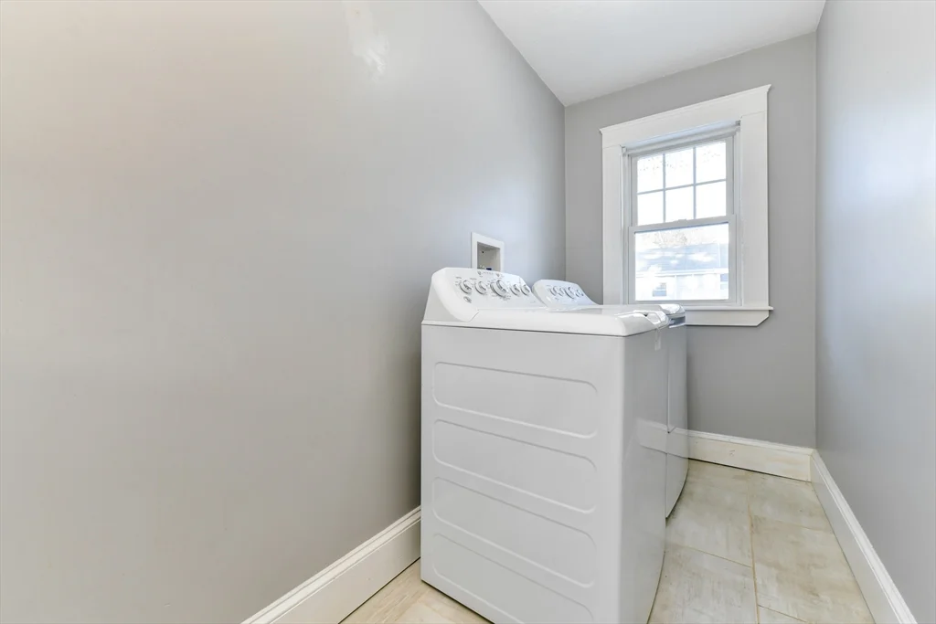 2 bed, 1 bath apartment for rent at 20 Pheasant St Unit 1, West Roxbury — photo 10 of 27