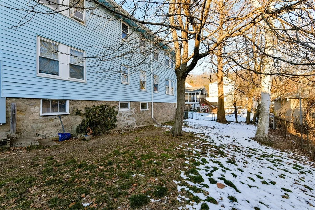 2 bed, 1 bath apartment for rent at 20 Pheasant St Unit 1, West Roxbury — photo 5 of 27