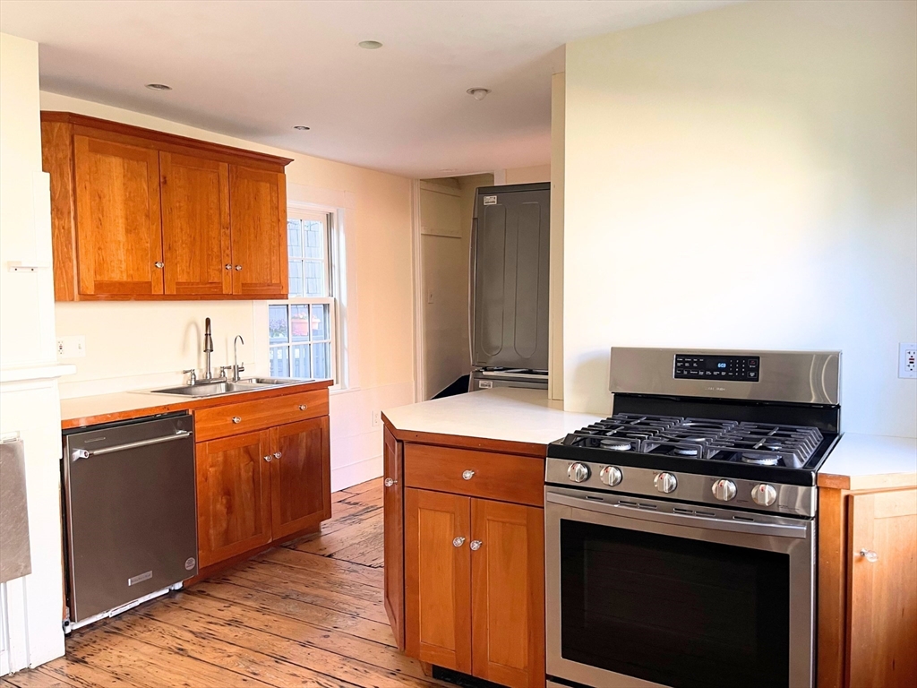 3 bed, 1 bath apartment for rent at 20 Pleasant St, Salem — photo 15 of 39