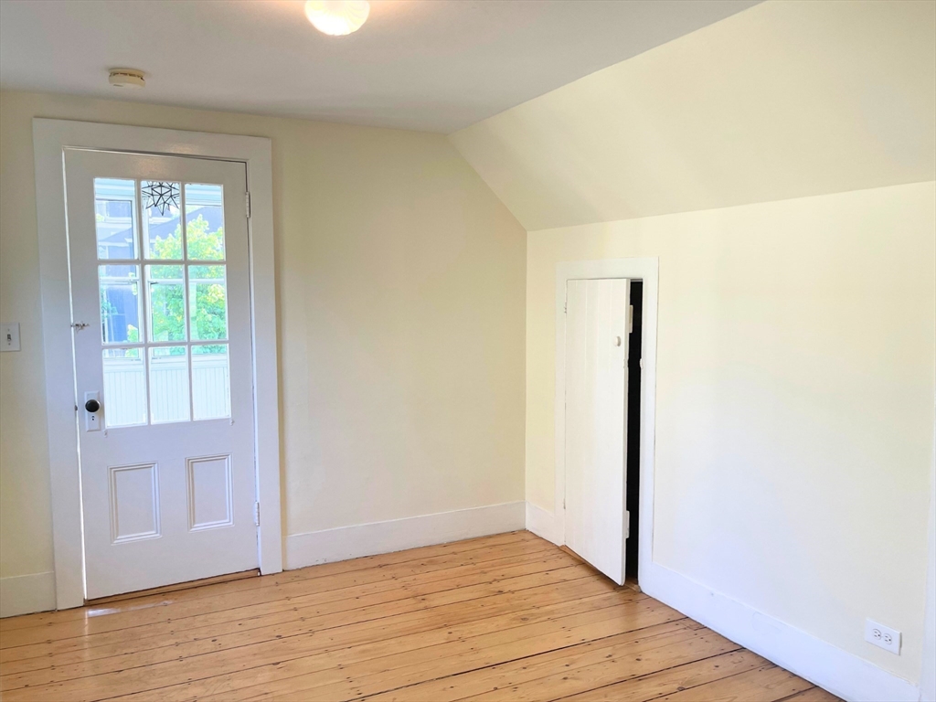 3 bed, 1 bath apartment for rent at 20 Pleasant St, Salem — photo 33 of 39