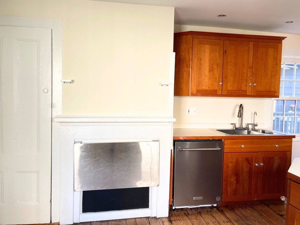 3 bed, 1 bath apartment for rent at 20 Pleasant St, Salem — photo 16 of 39