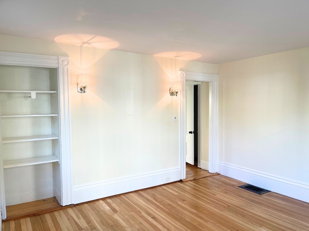 3 bed, 1 bath apartment for rent at 20 Pleasant St, Salem — photo 6 of 39