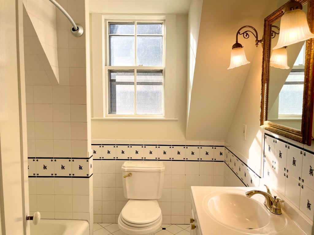 3 bed, 1 bath apartment for rent at 20 Pleasant St, Salem — photo 29 of 39