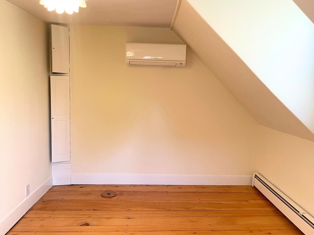 3 bed, 1 bath apartment for rent at 20 Pleasant St, Salem — photo 23 of 39
