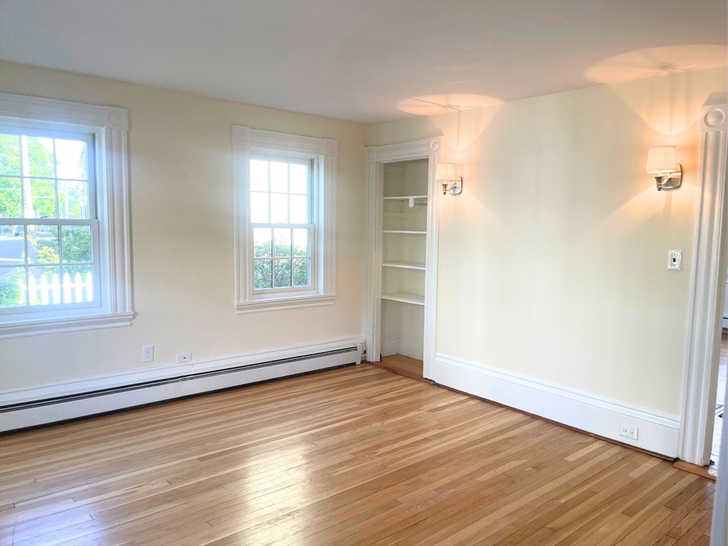 3 bed, 1 bath apartment for rent at 20 Pleasant St, Salem — photo 5 of 39