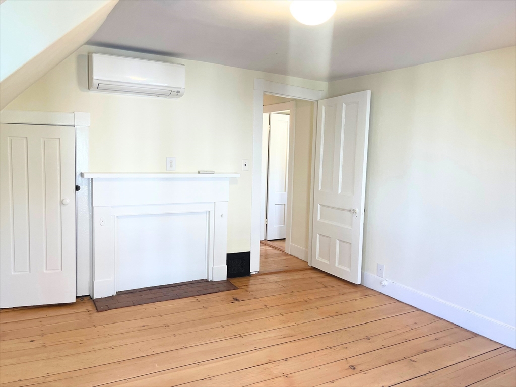 3 bed, 1 bath apartment for rent at 20 Pleasant St, Salem — photo 22 of 39