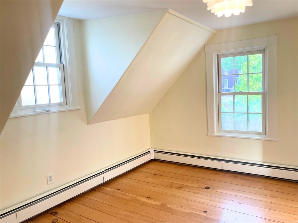 3 bed, 1 bath apartment for rent at 20 Pleasant St, Salem — photo 24 of 39