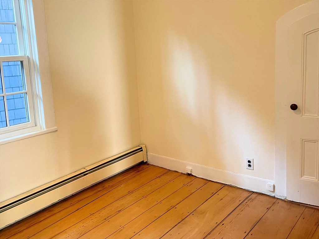 3 bed, 1 bath apartment for rent at 20 Pleasant St, Salem — photo 10 of 39