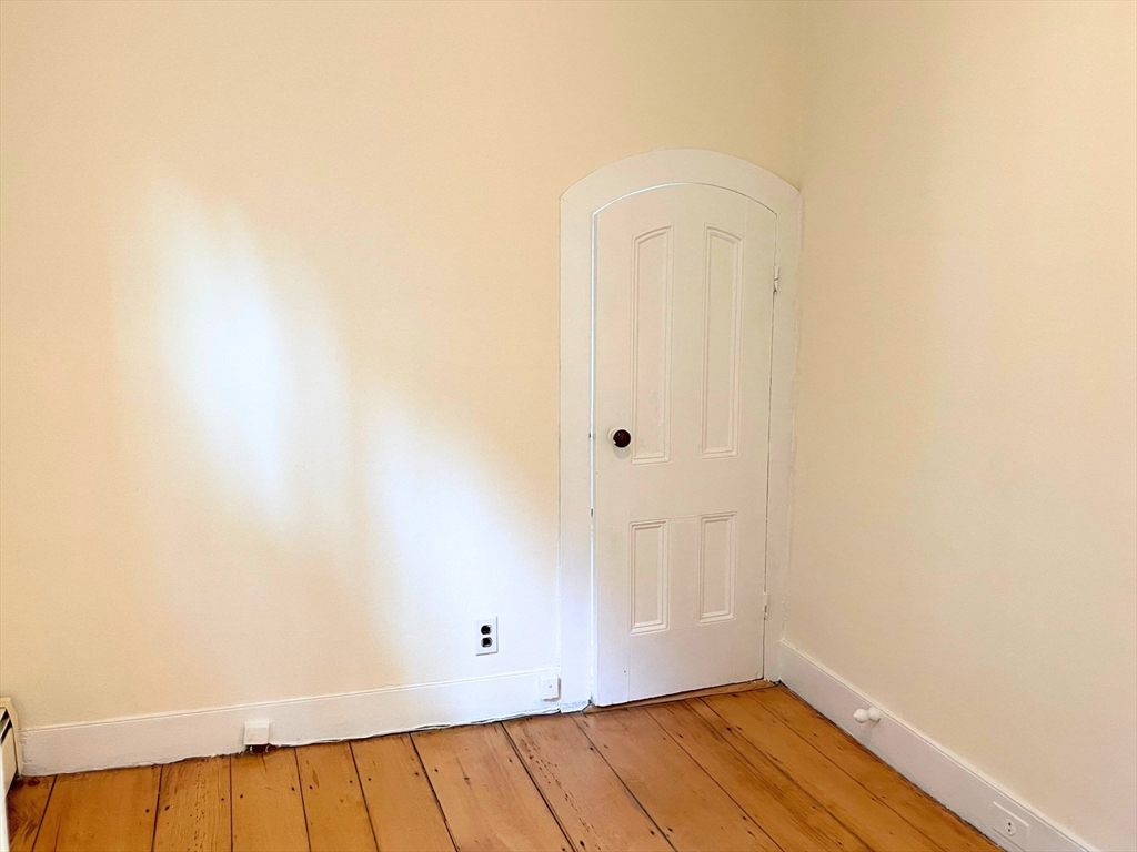 3 bed, 1 bath apartment for rent at 20 Pleasant St, Salem — photo 11 of 39