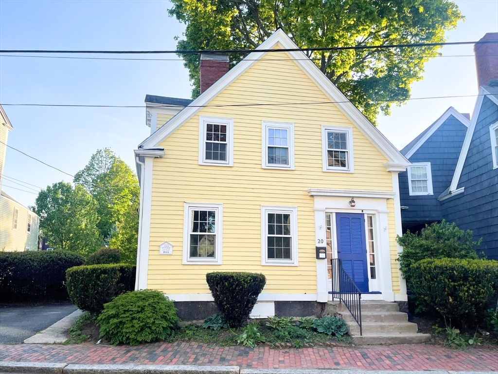3 bed, 1 bath apartment for rent at 20 Pleasant St, Salem — photo 2 of 39
