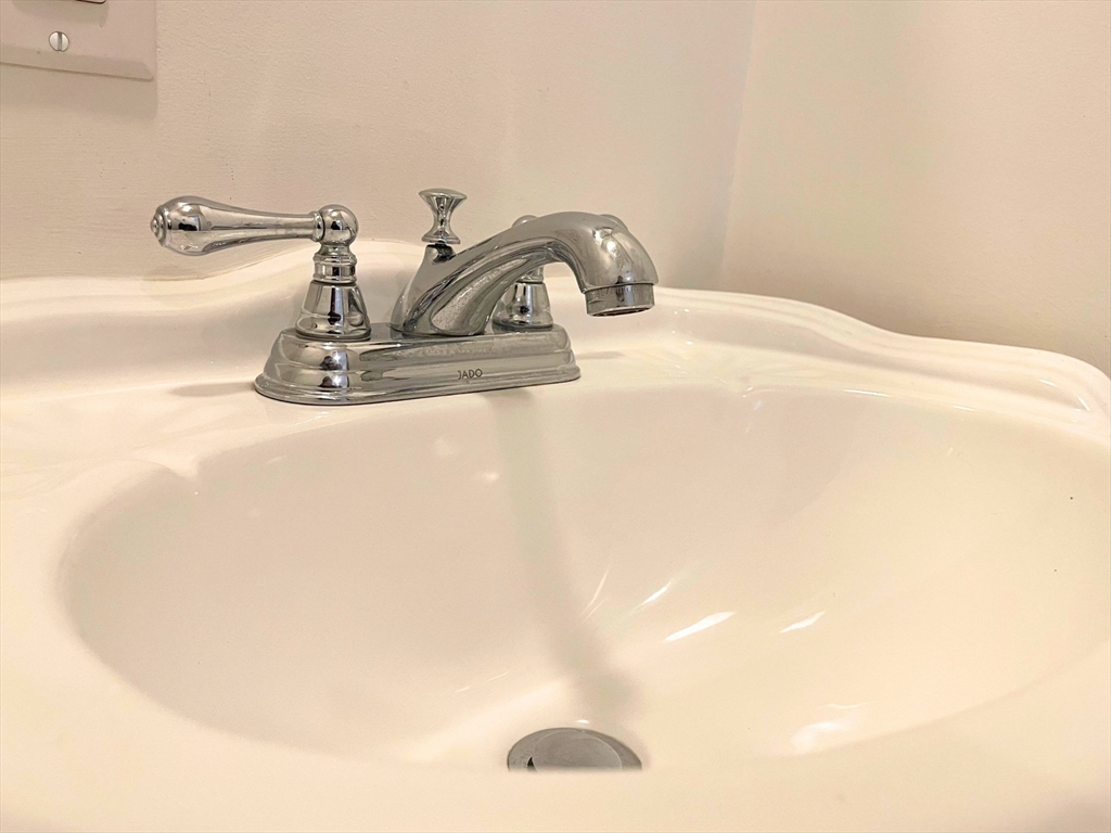 3 bed, 1 bath apartment for rent at 20 Pleasant St, Salem — photo 13 of 39