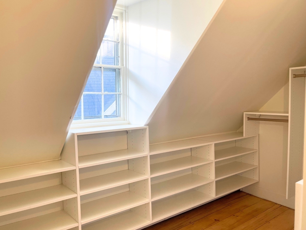 3 bed, 1 bath apartment for rent at 20 Pleasant St, Salem — photo 25 of 39