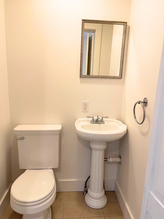 3 bed, 1 bath apartment for rent at 20 Pleasant St, Salem — photo 12 of 39