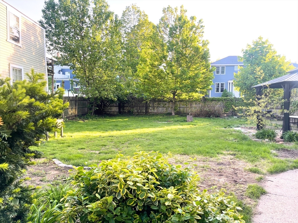 3 bed, 1 bath apartment for rent at 20 Pleasant St, Salem — photo 37 of 39
