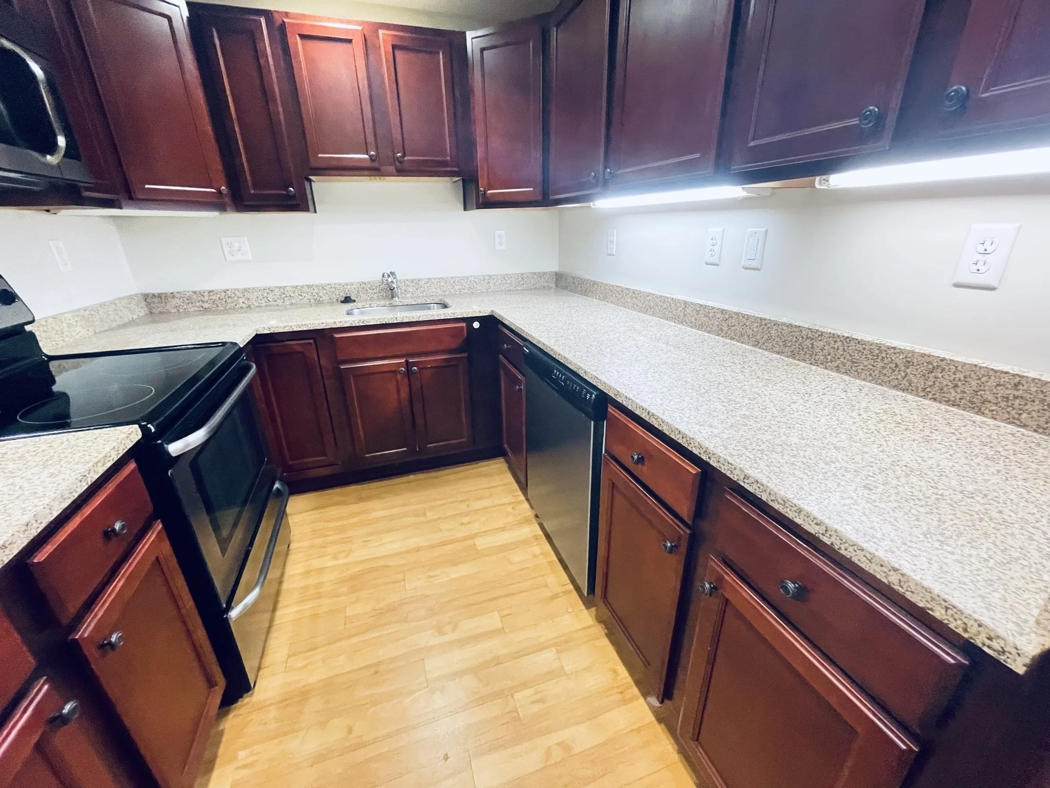 2 bed, 1 bath apartment for rent at 20 Pond St Unit 201, Braintree — photo 5 of 11