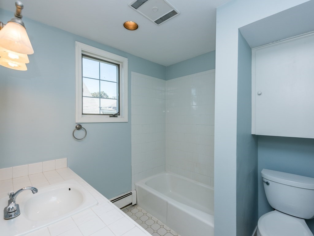 2 bed, 1 bath apartment for rent at 20 Prescott St Unit 2, Salem — photo 6 of 23