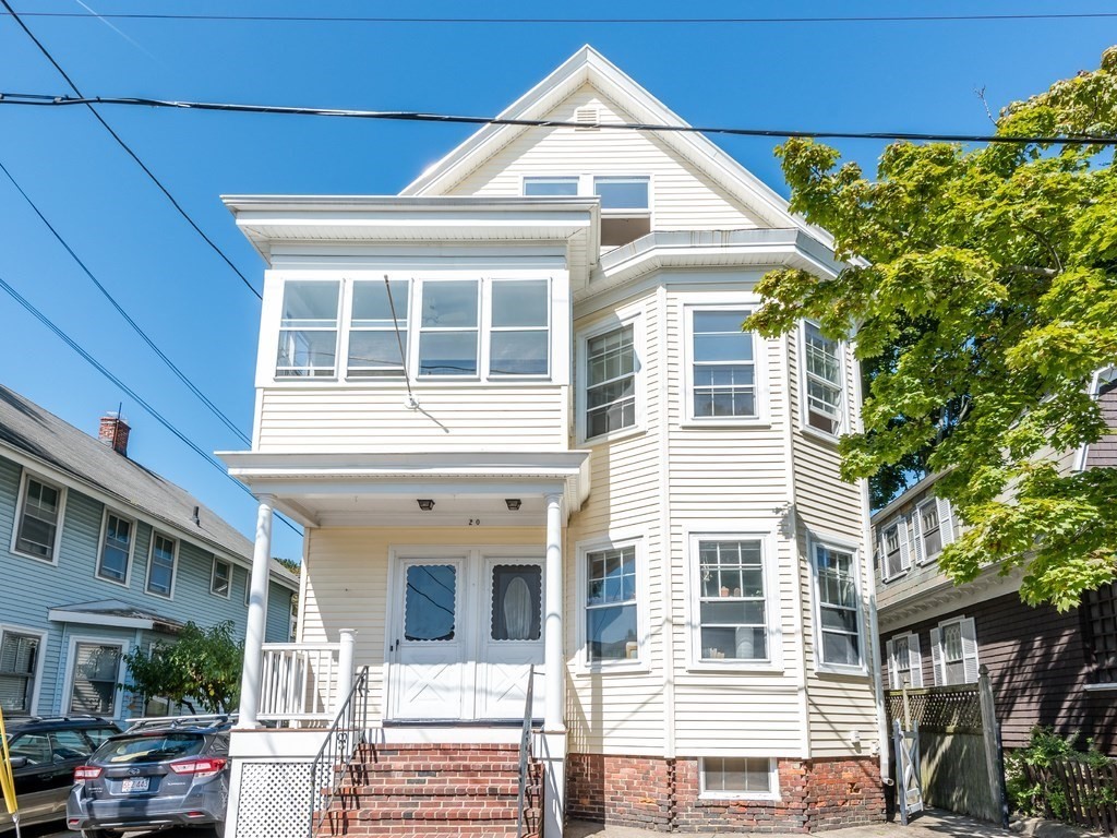 2 bed, 1 bath apartment for rent at 20 Prescott St Unit 2, Salem — photo 1 of 23