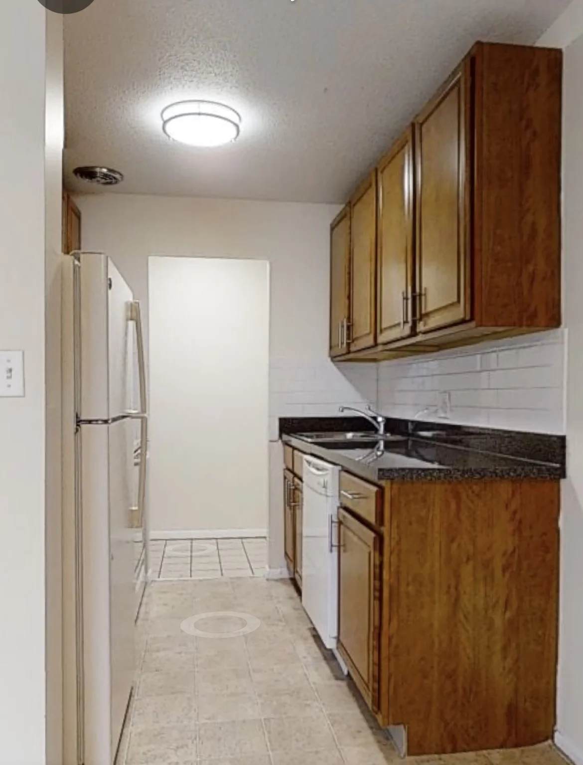 1 bed, 1 bath apartment for rent at 20 Queens Way Unit 12, Framingham — photo 2 of 5