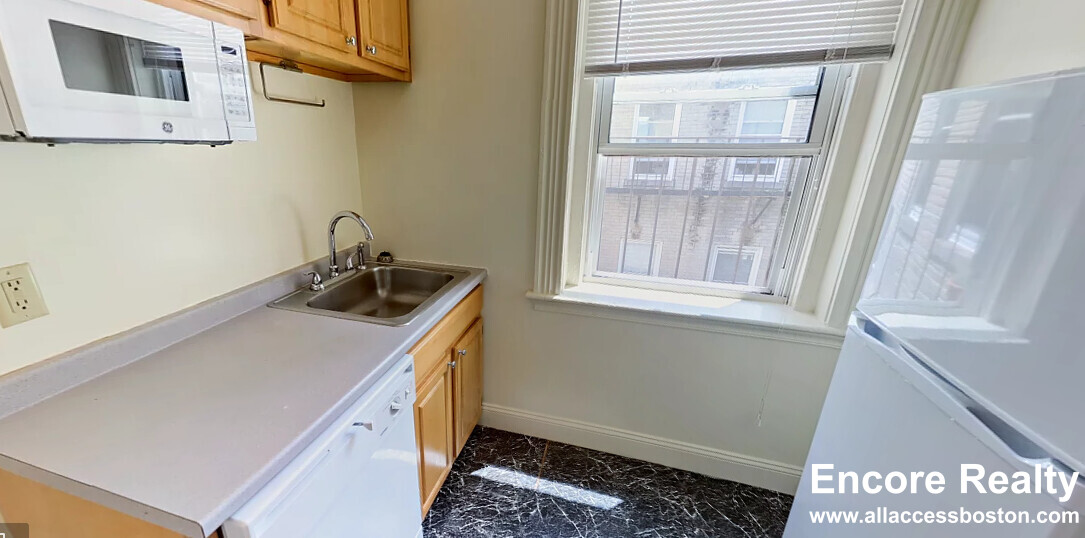 2 bed, 1 bath apartment for rent at 20 Queensberry St Unit 12A, Fenway — photo 4 of 8