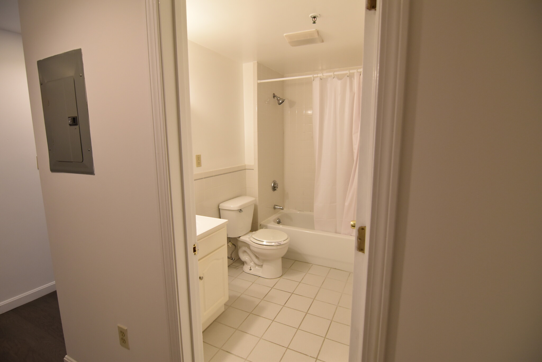 1 bed, 1 bath apartment for rent at 20 Queensberry St Unit A, Fenway — photo 6 of 8