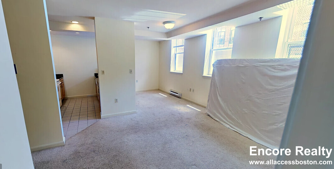 Studio bed, 1 bath apartment for rent at 20 Queensberry St Unit D, Fenway — photo 3 of 7