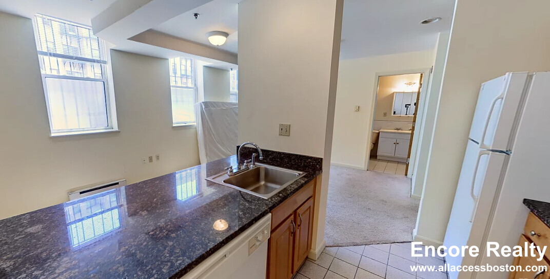 Studio bed, 1 bath apartment for rent at 20 Queensberry St Unit D, Fenway — photo 2 of 7