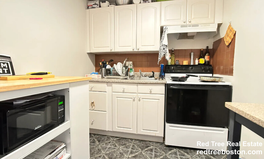 1 bed, 1 bath apartment for rent at 20 Radcliffe Rd Unit 301, Allston — photo 2 of 9