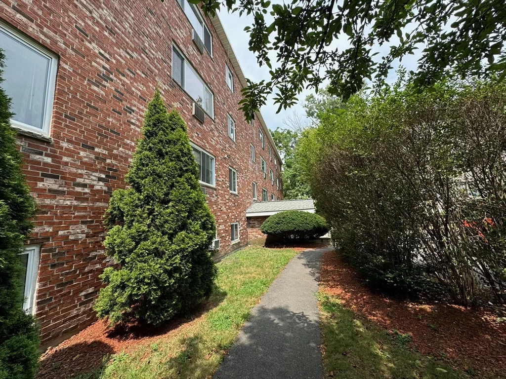 1 bed, 1 bath apartment for rent at 20 Radcliffe Unit 302, Brighton — photo 15 of 22