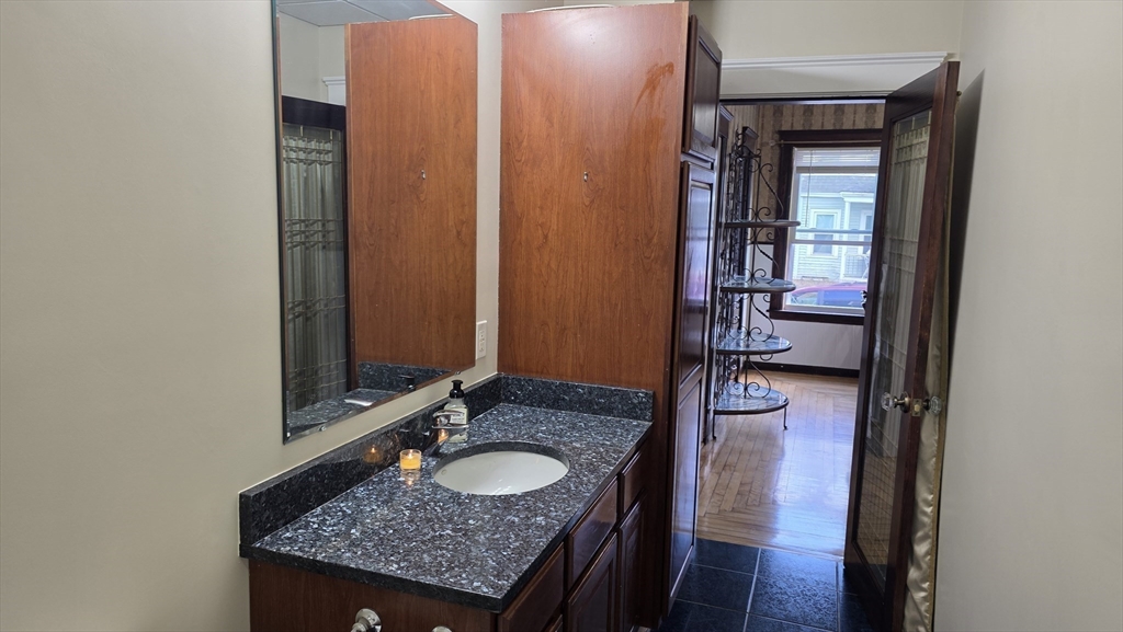 3 bed, 1 bath apartment for rent at 20 Reeves St Unit 1, Quinsigamond Valley — photo 22 of 41