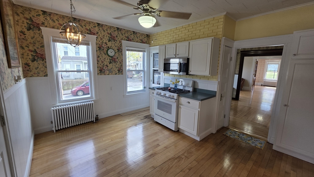 3 bed, 1 bath apartment for rent at 20 Reeves St Unit 1, Quinsigamond Valley — photo 12 of 41