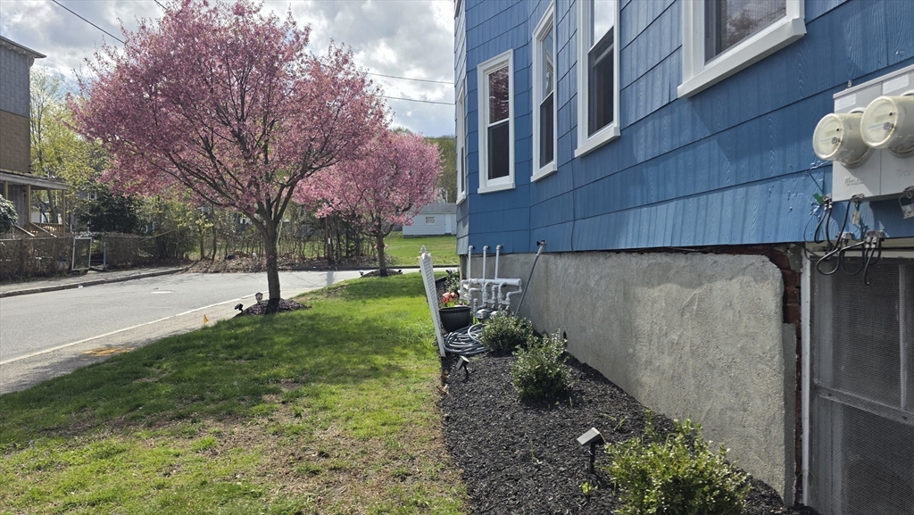 3 bed, 1 bath apartment for rent at 20 Reeves St Unit 1, Quinsigamond Valley — photo 40 of 41