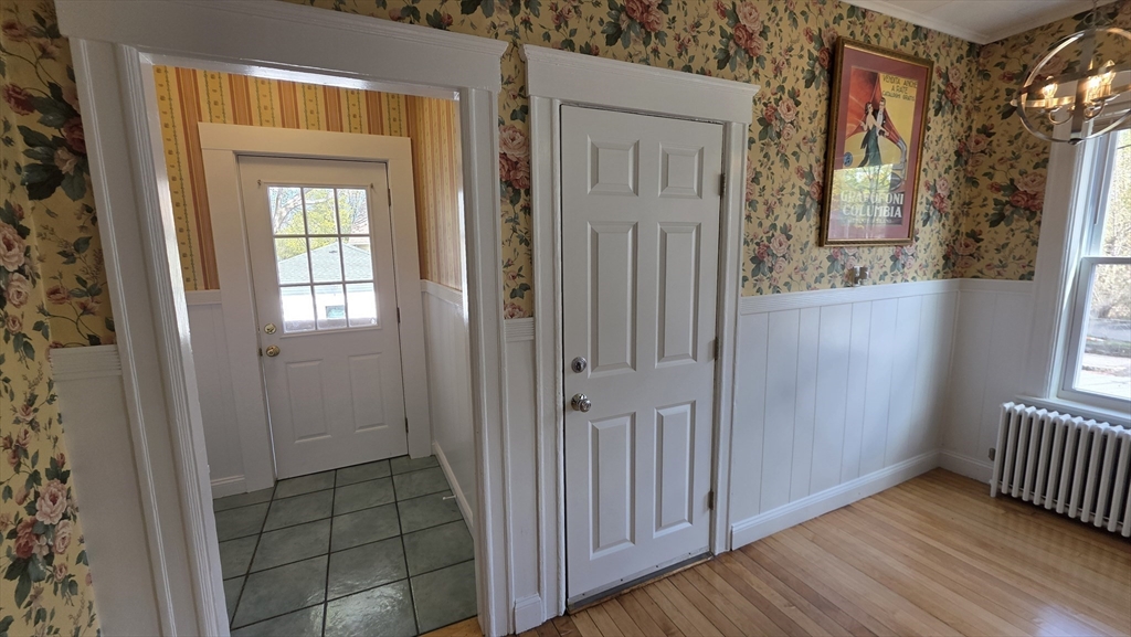 3 bed, 1 bath apartment for rent at 20 Reeves St Unit 1, Quinsigamond Valley — photo 10 of 41